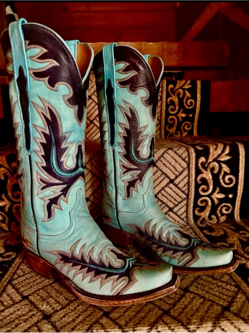 LUCCHESE DESTROYED GOAT LEATHER EAGLE STITCHED TURQUOISE COWBOY BOOTS, size 6
